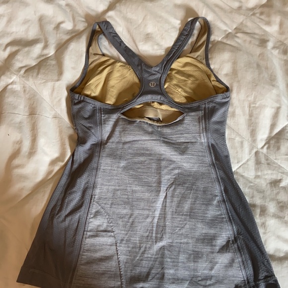 Lululemon top w built in bra size 2 - Picture 2 of 2